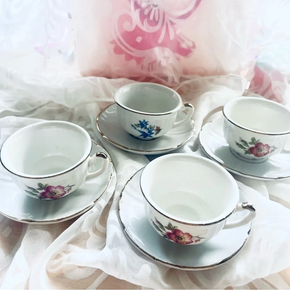 ☕✨ Vintage Mini Tea Set for Kids – White Porcelain with Gold Trim 💛